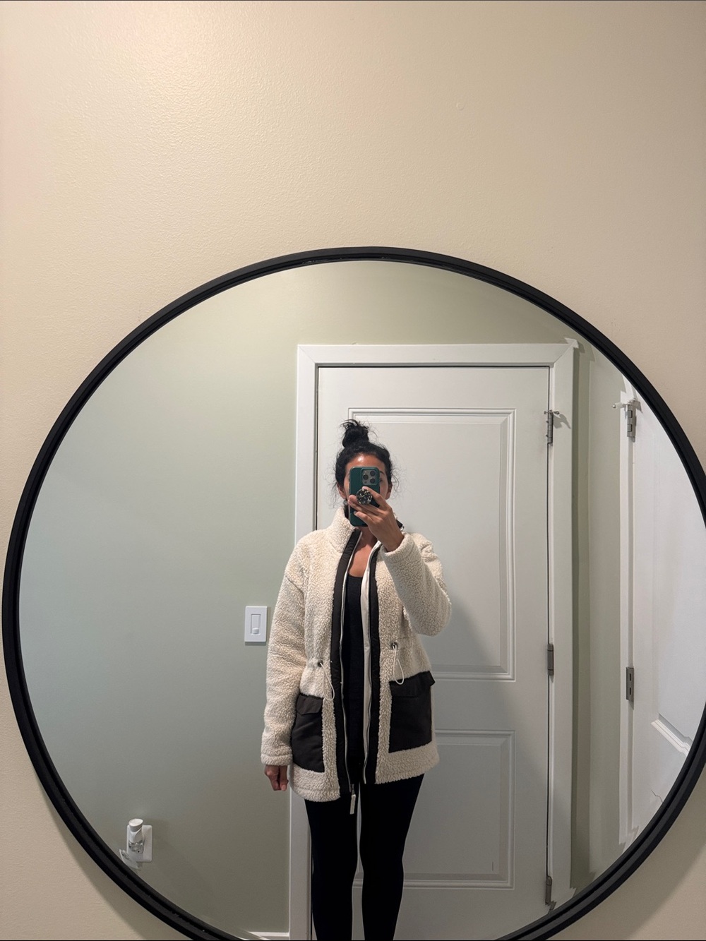 Te Verde Cream Teddy Jacket with Black Pockets